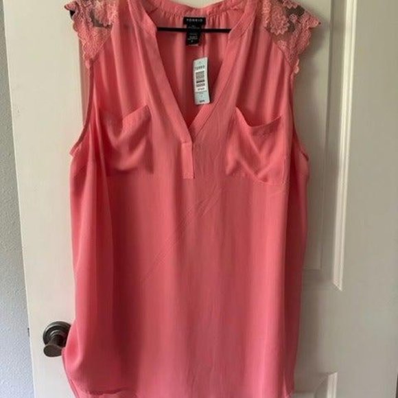NWT -‎ Torrid Pink Georgette Floral Pullover Top, Size 2 - Picture 1 of 2